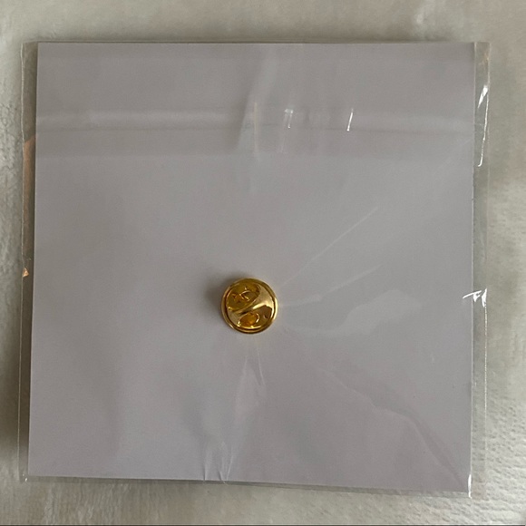 Aerie Leo Pin- Brand New - Picture 3 of 3